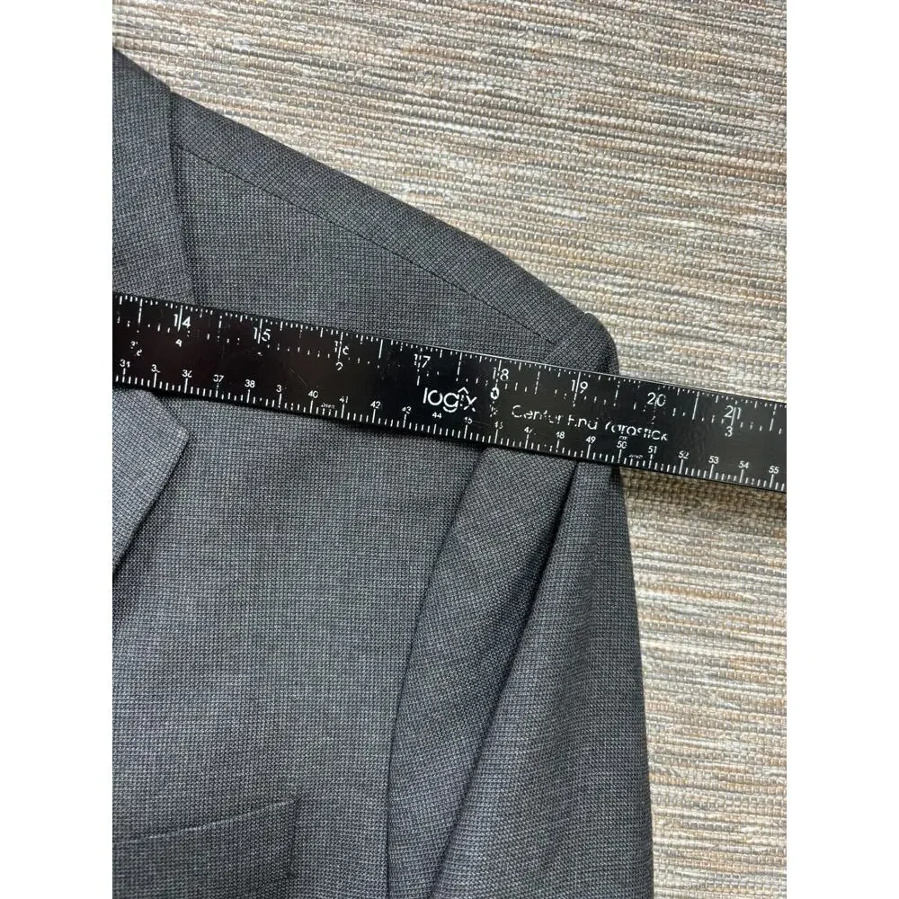 Banana Republic Blazer Men’s Size 44R Gray Ckeck Two Button Sport Coat